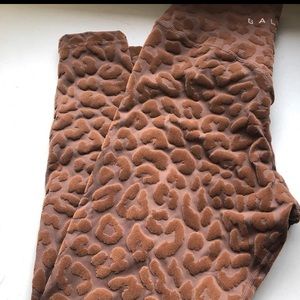 Balance Athletica flocked earth legging L